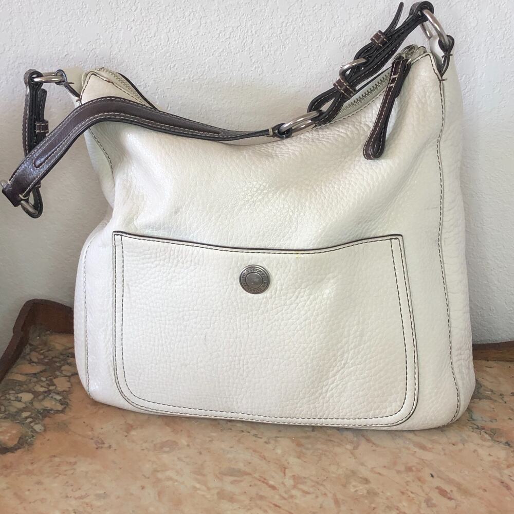 Coach Chelsea Pebble Leather Hobo Bag White Green Interior 8E98